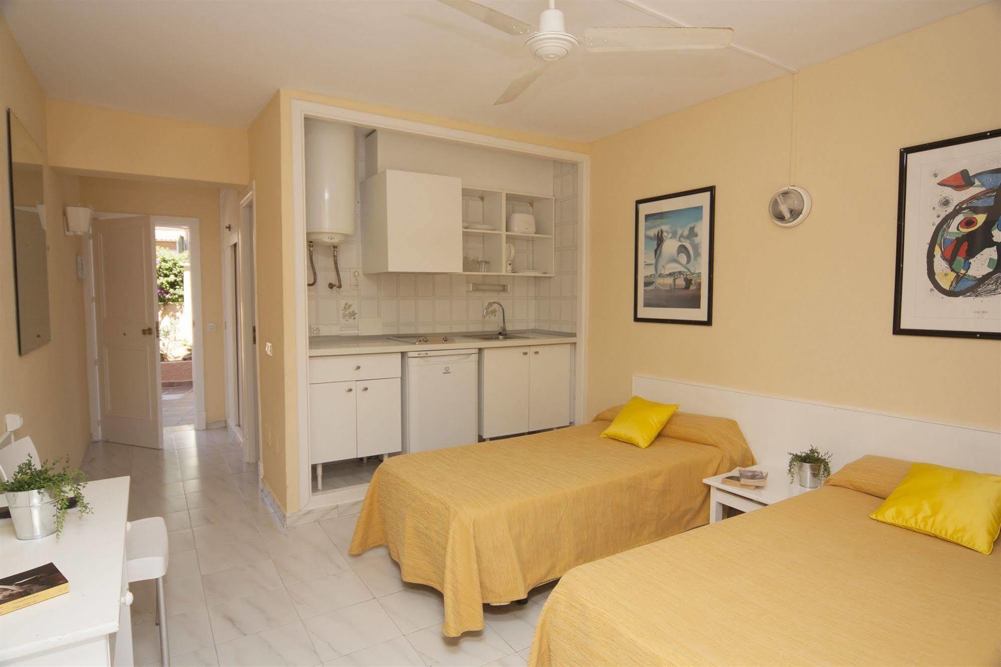 Naika Studios & Apartments Palmanova Exteriör bild