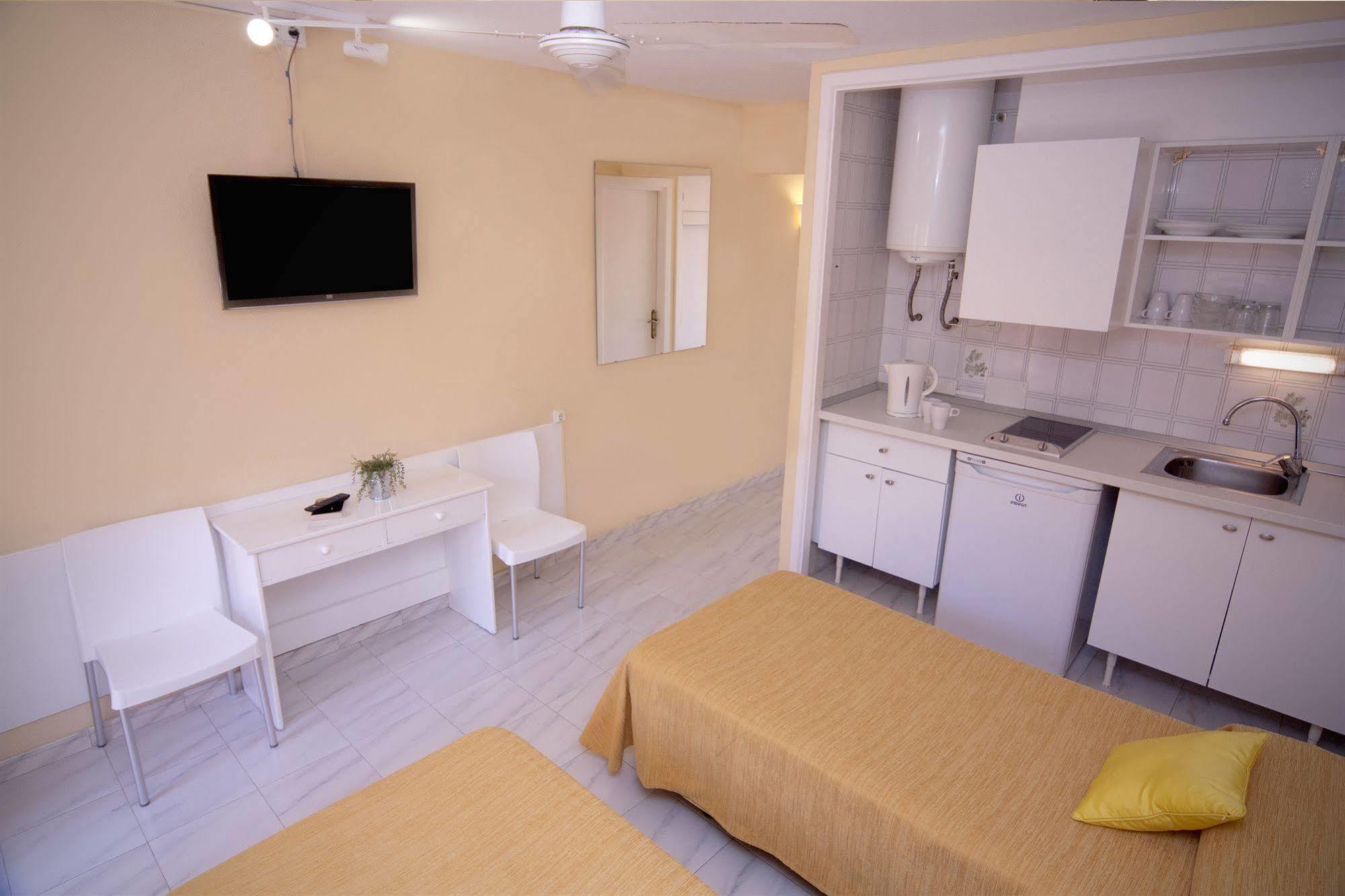 Naika Studios & Apartments Palmanova Exteriör bild